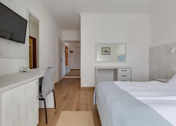 Marinko מלון זאדאר